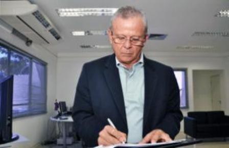 Luciano Agra assina ordem de serviço para pavimentar 78 ruas; custo da obra é de R$ 17,5 milhões