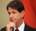 Dilma está 'na mão' de PT e PMDB, diz governador aliado